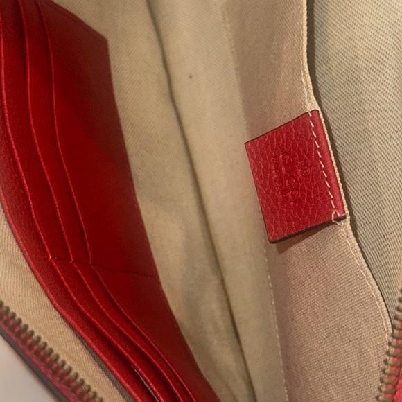 Gucci Red Pebbled Calfskin Leather Clutch / Pouch with GG Logo & gold hardware - Picture 6 of 12
